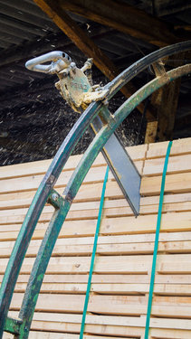 Aufnahme beim Holzschnitt - Benkö Holz - Webschmiede